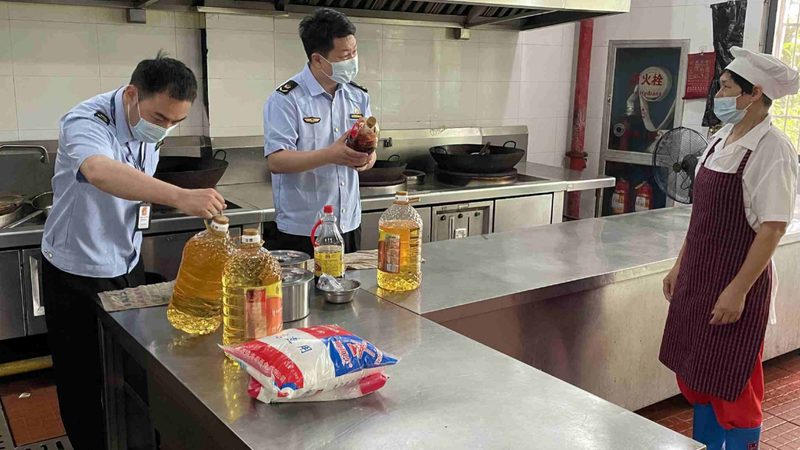 计算热量：根据以下公式计算蜜饯果干的热量：